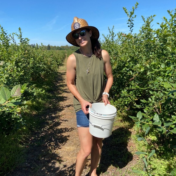 Meet your Posher, Shannon - Picture 2 of 2